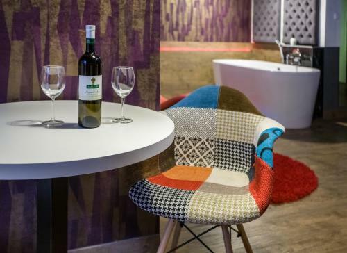 Yourplace Romantic Apartment With Private Patio