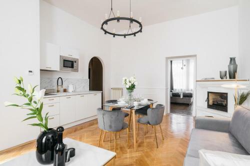 Luna Apartment By Loft Affair