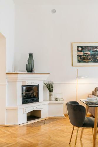 Luna Apartment By Loft Affair