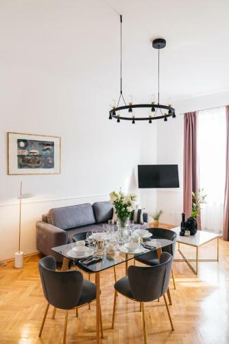 Luna Apartment By Loft Affair