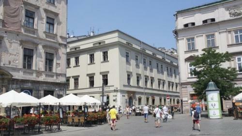 Main Market Square Apartments With Air Condition