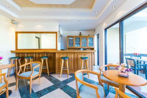 Rosebay Apartments
