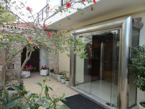 Hotel Montes Apartments & Studios