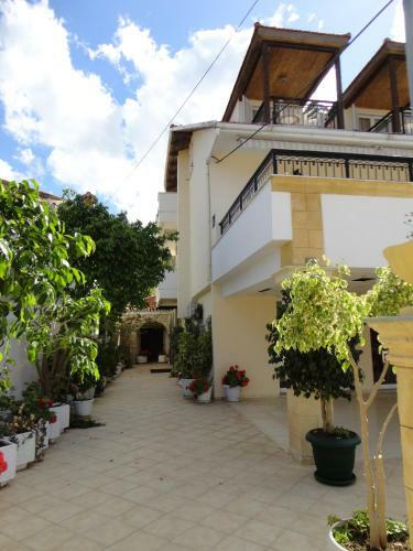 Hotel Montes Apartments & Studios