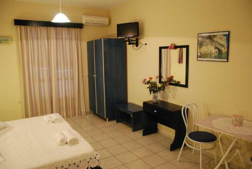Kavos Psarou Studios & Apartments