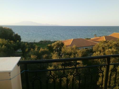 Kavos Psarou Studios & Apartments