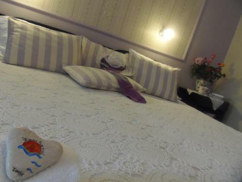 Kavos Psarou Studios & Apartments