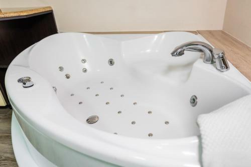 Jacuzzi Jm Rooms Apartment Wawelofts