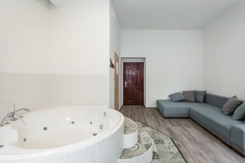 Jacuzzi Jm Rooms Apartment Wawelofts