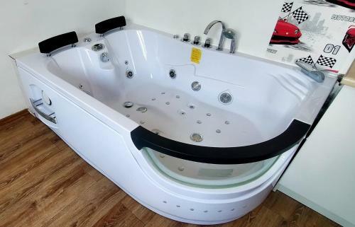 Jacuzzi Jm Rooms Apartment Wawelofts