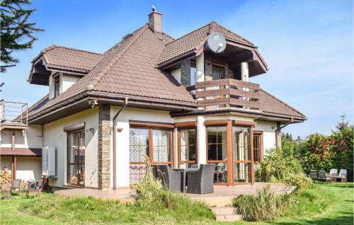 Stunning Home In Mscice W/ 5 Bedrooms