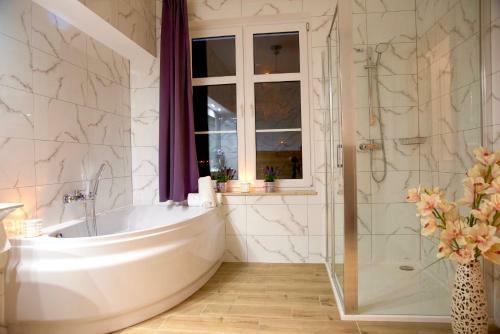 Hotel Nadodrza?ski Dw�r - Nowa S�l