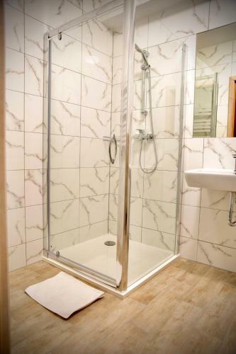 Hotel Nadodrza?ski Dw�r - Nowa S�l