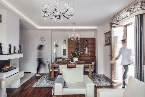 Empire Apartment By Renters Prestige