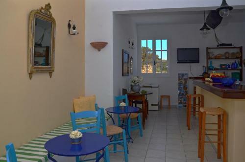 Hostal Petros Rooms