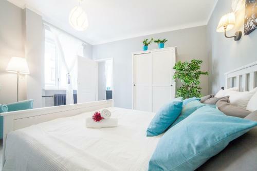 Apartments Madelaine Warsaw By Renters