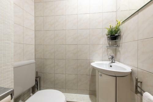 Two Bedroom Apartment For 6 People