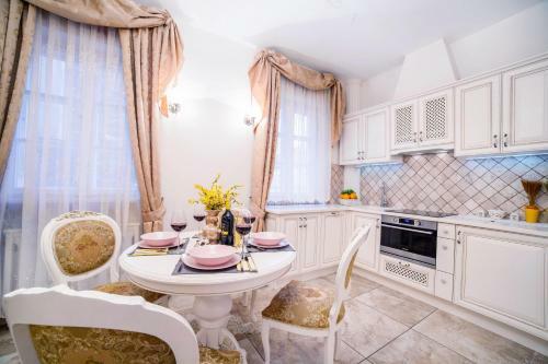 Empire Apartment