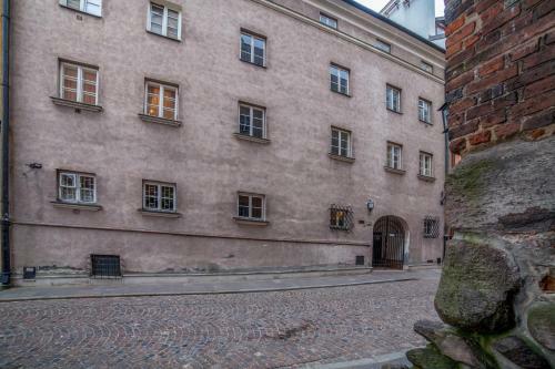 Empire Apartment