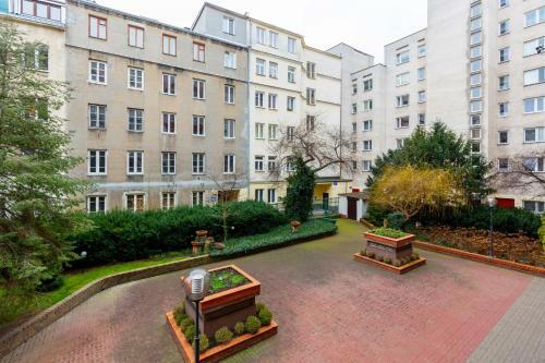 Apartments Warsaw Ho?a By Renters