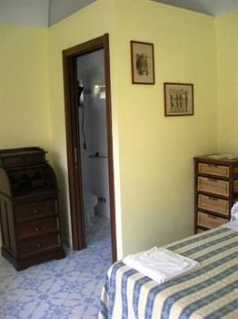 Hotel Mami Camilla(.)