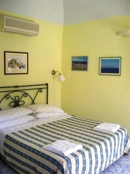 Hotel Mami Camilla(.)