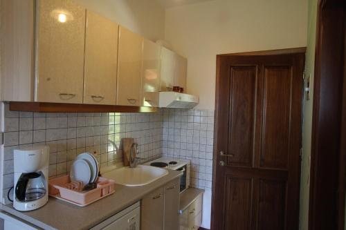 Elena Apartments & Studios