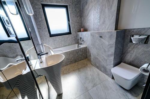 About Art Apartments