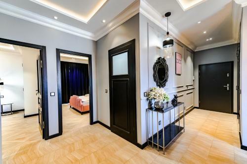 About Art Apartments
