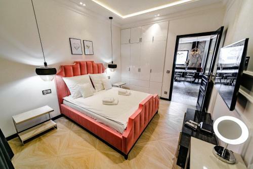 About Art Apartments