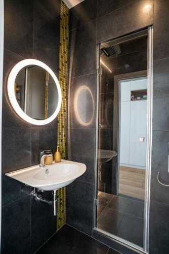 About Art Apartments
