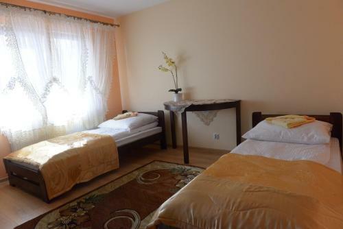 Bed & Breakfast Hotelik Pod Lwami