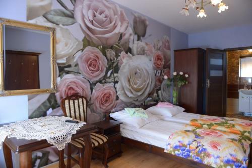 Bed & Breakfast Hotelik Pod Lwami
