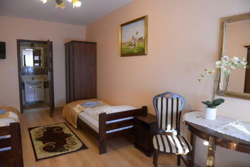 Bed & Breakfast Hotelik Pod Lwami