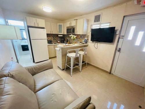 Lovely Apartment With Laundry & Parking
