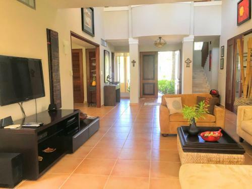 Villa Iris 2 Story Ocean View Villa W/ Pool Access