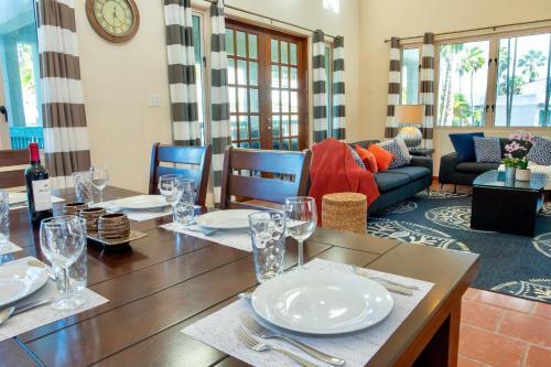 Villa Catalina- Beachfront Community Pool, Tennis