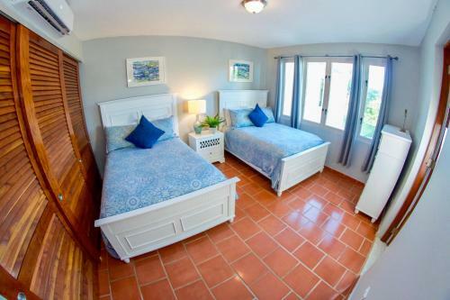 Villa Catalina- Beachfront Community Pool, Tennis