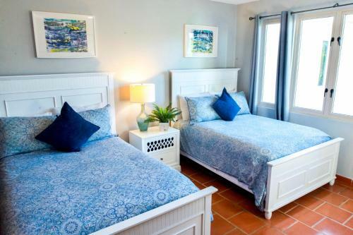 Villa Catalina- Beachfront Community Pool, Tennis