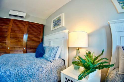 Villa Catalina- Beachfront Community Pool, Tennis