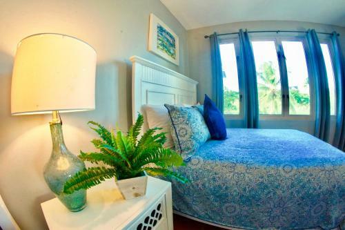 Villa Catalina- Beachfront Community Pool, Tennis