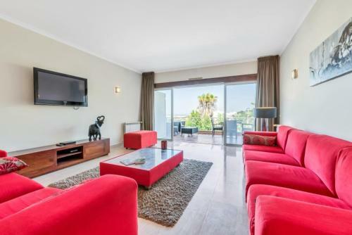 3-bed Villa 10 Mins To The Beach In Albufeira