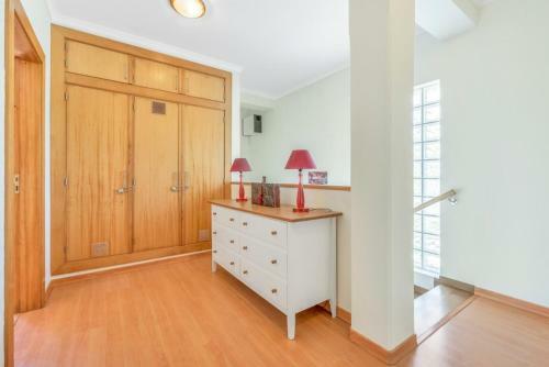 3-bed Villa 10 Mins To The Beach In Albufeira