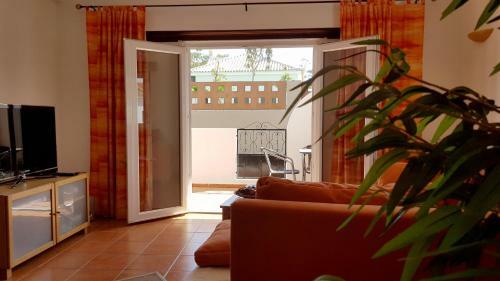 Cozy T2 Apartment Near The Beach