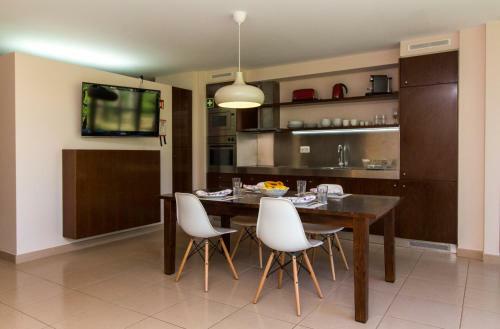 Apartment Salgados Beach- D�alma Garden View
