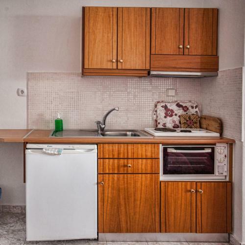 Chrisanthi Studios & Apartments
