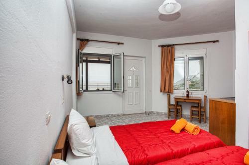 Chrisanthi Studios & Apartments