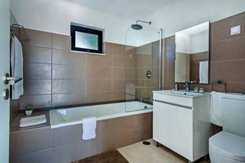 Almancil Villa Sleeps 18 Pool