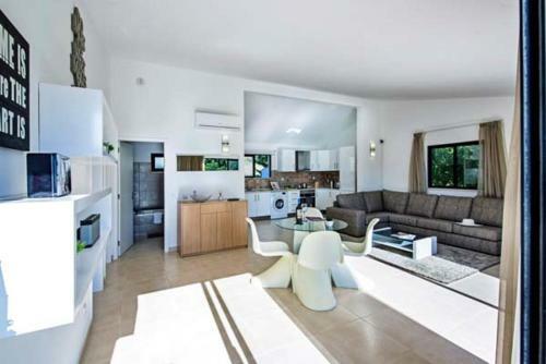 Almancil Villa Sleeps 18 Pool