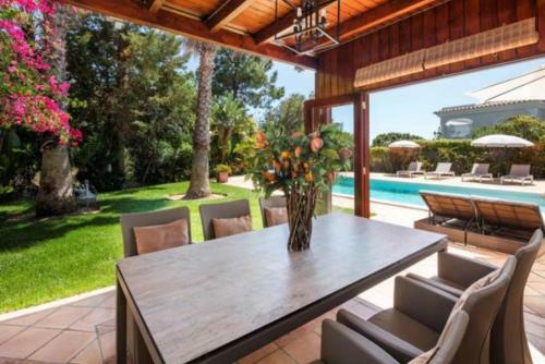 Almancil Villa Sleeps 10 With Pool Air Con And Wifi
